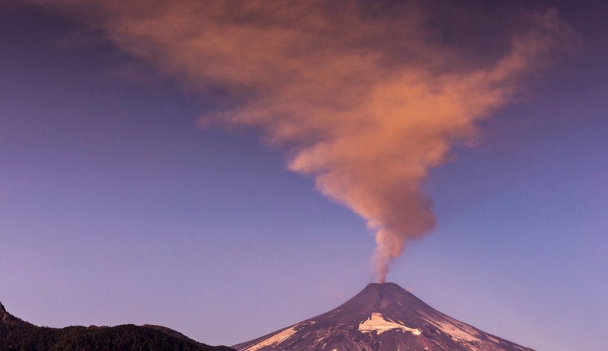 chilean colcano spews volcano photography by francisco negroni