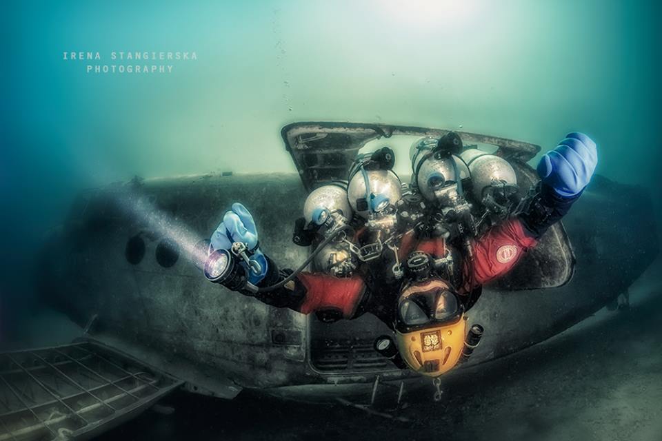 underwater plane photography by irena stangierska