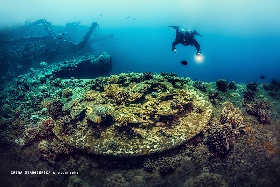 underwater ship photography by irena stangierska