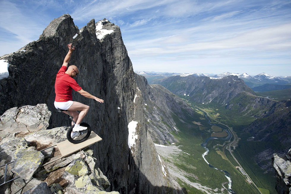 stunning photographs cliff jump