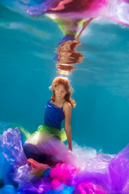 25 girl underwater photography
