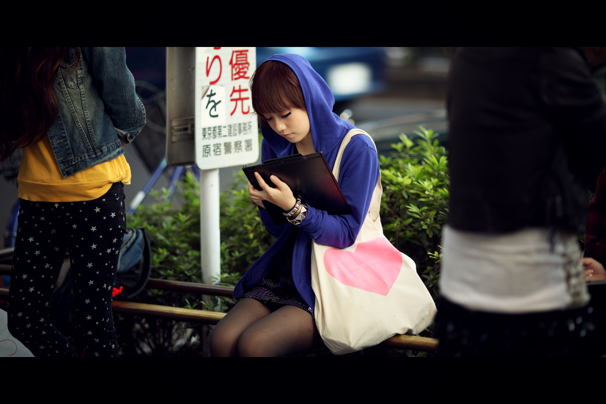 candid photography busy girl by safama
